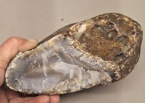lot 46 image: Large Rough Montana Agate