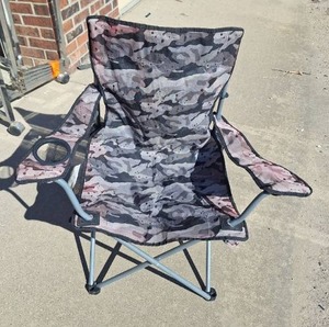 lot 109 image: Camouflage Folding Camp Chair with Cup Holder