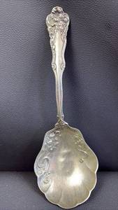 lot 360 image: Wm Rogers Ornate Pattern 1904 Silver Plated Serving Spoon with Floral Design