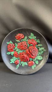 lot 370 image: 3D Red Rose Decorative Plate Wall Hanging
