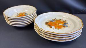 lot 372 image: Mikasa Garden Club FlowerFest EC 452 (6) SoupSalad Bowls and (4) Dinner Plates