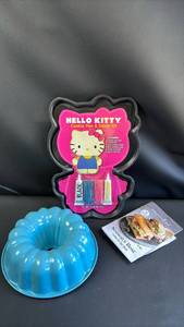lot 376 image: NEW Hello Kitty Cookie Pan & Decor Kit with Pampered Chef Blue Bundt Pan