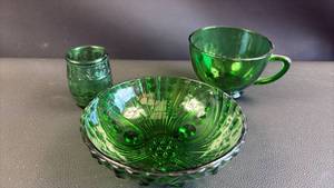 lot 379 image: Anchor Hocking Three Footed Bubble Pattern Dish and Other Green Glass Items