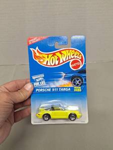 lot 88 image: Hot Wheels Porsche 911 Targa Yellow Die Cast Car #493