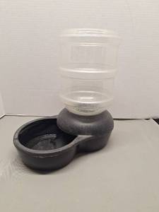 lot 397 image: Automatic Pet Water Dispenser - 1 Gallon