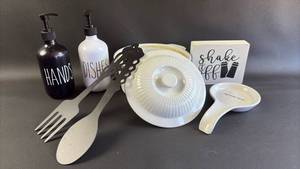 lot 458 image: Farmhouse Style Kitchen Decor Bundle