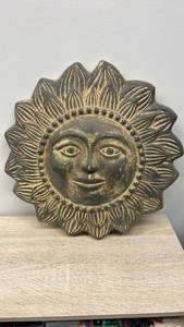 lot 27 image: Large Decorative Sun Face Wall Plaque indoor outdoor
