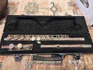 lot 62 image: AccentSilver Plated Flute FL5125