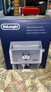 lot 73 image: DeLonghi Espresso and Cappuccino Machine