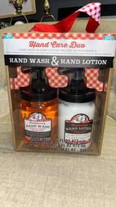 lot 88 image: Hand Care Duo Apple Crisp Scented Hand Wash and Lotion Set