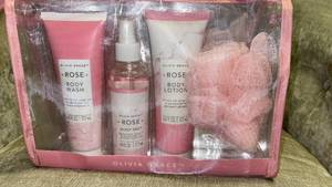 lot 89 image: Olivia Grace Rose Body Care Gift Set