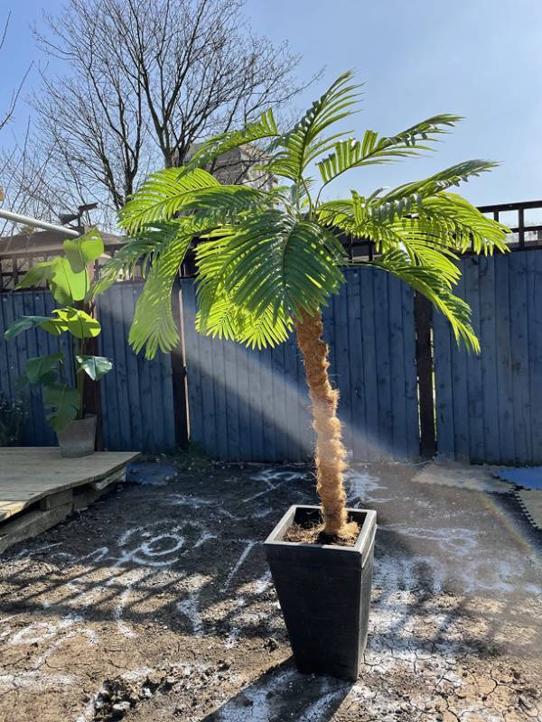 lot 28550 image: Large Artificial Palm Leaves Palm Fronds Tropical Leaves Areca Palm Branches Palm Leaves with Stem Palm Tree Leaves Faux Palm Leaves for Floral Arrangement Fake Leaves Palm Sunday Decor-Large Leaf