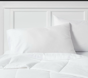 lot 3542 image: TwinTwin XL All Season Comforter Insert White - Room Essentials Microfiber, Secure Corner Tabs, Box Quilting, 170 Thread Count - Retail $28
