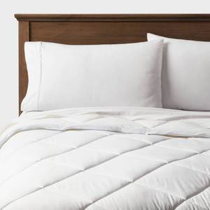 lot 3593 image: FullQueen Cool Touch Down Alternative Duvet Insert - Threshold - Retail $65