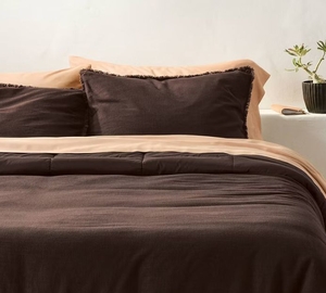 lot 3864 image: Layered King Bedding Set with Fringe Pillows and Throw Blanket - Retail $120