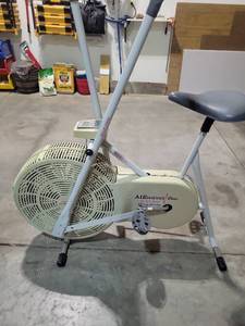 lot 19512 image: AIRwaves Plus Exercise Bike with Pulse Monitor