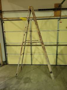 lot 19513 image: Wooden Step Ladder