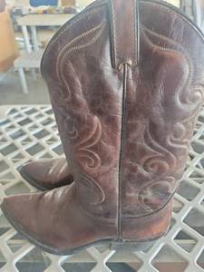 lot 21023 image: Acme Brown Leather Western Cowboy Boots size 7.5