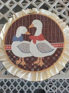 lot 21027 image: Country Geese Fabric Hoop Art