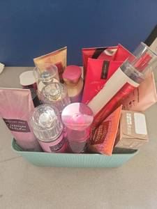 lot 21068 image: Bath & Body Works Beauty Bundle Collection mostly full view pictures