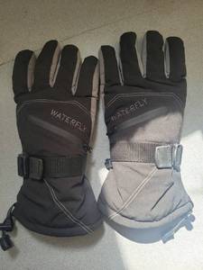 lot 21076 image: Waterfly Winter Sport Gloves size Large