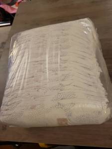 lot 21094 image: Pack of size 4 diapers