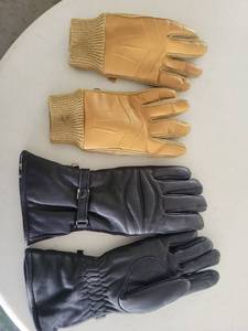 lot 21129 image: Leather Winter Gloves Set - Tan and Black