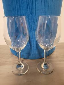 lot 21178 image: Clear Crystal Wine Glasses Set of 2
