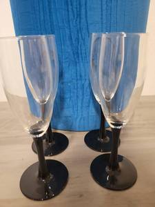 lot 21179 image: Black Stem Champagne Flutes Set of 4