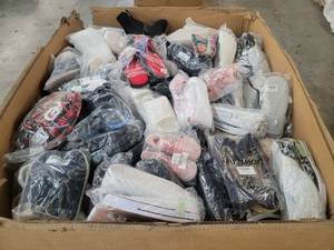 lot 56954 image: WomenMen Shoe Variety Pallet