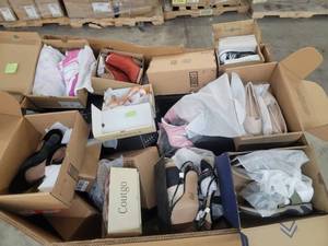 lot 56956 image: WomenMen Shoe Variety Pallet