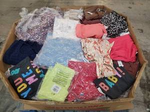lot 56959 image: Womens Summer Clothing Old Navy - Several Hundred Plus Sizes (X-4X) w tags