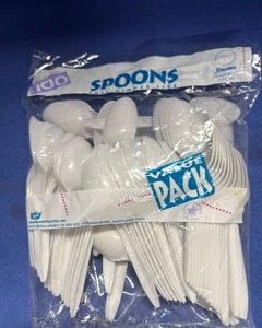 lot 21 image: White Plastic Dinner Spoons - 100 Count Pack - Retail $3