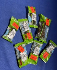 lot 34 image: Z-BONE DOG DENTAL CHEW.  APPLE CRISP FLAVOR 1 large and 6 small - Retail $0