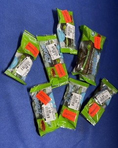 lot 35 image: Z-BONE DOG DENTAL CHEW.  APPLE CRISP FLAVOR 1 large and 6 small - Retail $0