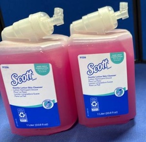 lot 43 image: Scott Pink Gentle Lotion Skin Cleanser 1L (33.8 fl oz) 2 pack - Retail $15
