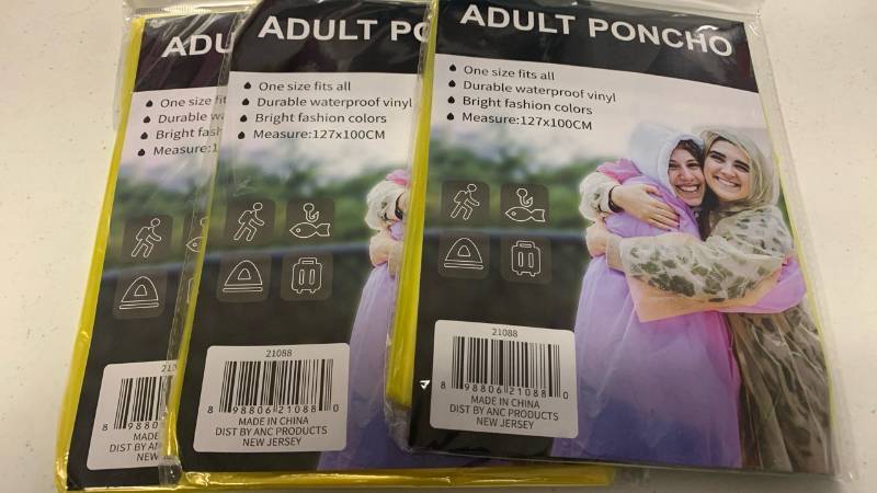 lot 124 image: Adult Waterproof Poncho Pack set of 3 GS80