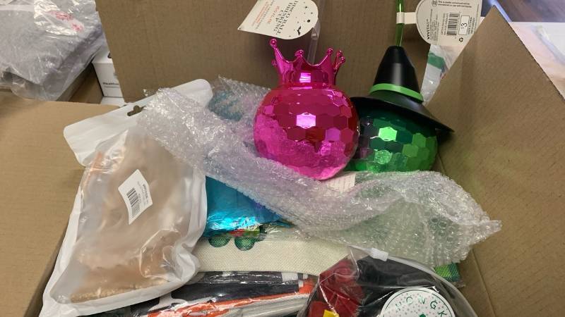 lot 139 image: Party Supply Bundle box Cups, Balloons, Tiara & More Mixed Lot