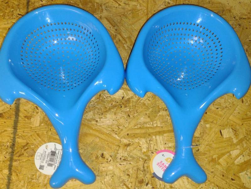 lot 212 image: Sand sifter-whale lot of two