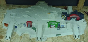 lot 241 image: Hot Wheels City Playset with Track and Buildings