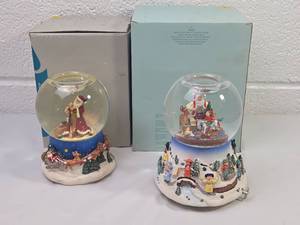 lot 9 image: Christmas Snow Globe Set with Santa and Reindeer Scenes