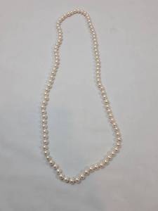lot 12 image: Classic Pearl Strand Necklace
