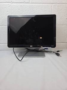 lot 19 image: HP w1907 19-Inch LCD Monitor