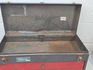 lot 23 image: Master Mechanic Professional Tool Box with Drawers