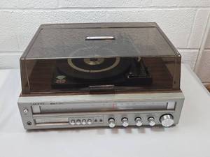 lot 27 image: Juliette C-670 Stereo System with Turntable