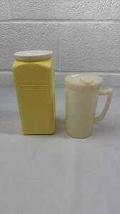 lot 43 image: Tupperware Sanalac Water Level Container Set