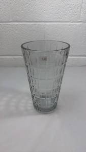 lot 48 image: Geometric Pattern Glass Tumbler