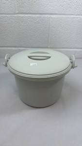 lot 53 image: Salad Spinner with Storage Container