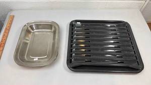 lot 60 image: Stainless Steel Serving Tray with Black Display Stand