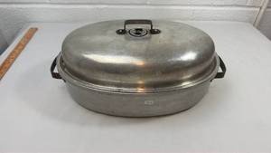 lot 66 image: Large Aluminum Oval Roasting Pan with Lid